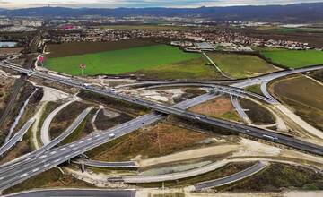 Most nad D1 pri Chorvátskom Grobe je už uzavretý. Ako bude najbližšie týždne prebiehať prestavba?