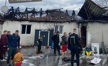 V Plaveckom Štvrtku zhorelo niekoľko rodinných domov. Na mieste zasahovali aj policajti