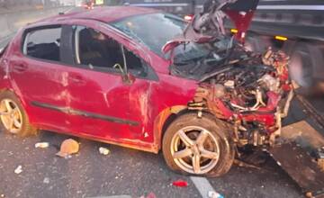 FOTO: Dopravu na D2 od rána komplikujú dve nehody, došlo aj k zrážke s nákladným vozidlom