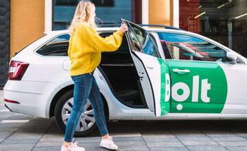 AKTUALIZOVANÉ: Bratislavský taxikár udrel zákazníka do tváre, pretože silno buchol dverami. Bolt reaguje