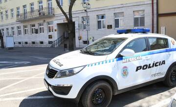 Mestská polícia v Pezinku bude častejšie kontrolovať státie na chodníkoch