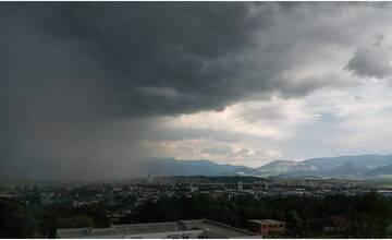 Slovensko čaká dážď aj veľké teplotné rozdiely. Meteorológovia varujú pred silným vetrom