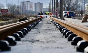 Dokončenie električkovej trate v Petržalke sa predlžuje. Práce na výstavbe by sa mali zintenzívniť
