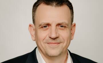 Kontrola na štátnom úrade odhalila zlé hospodárenie. Dopriali si luxusné BMW a odmeny za 20-tisíc eur