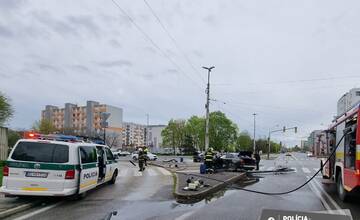 Pri raňajšej nehode vo Vrakuni sa nachádzali aj deti. Previezli ich do nemocnice