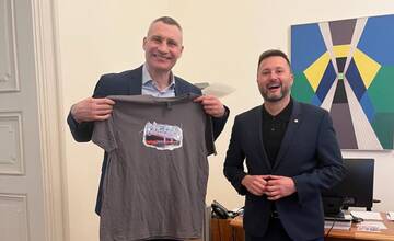 Bratislavu opäť navštívil primátor Kyjeva Vitalij Kličko. Stretol sa s Matúšom Vallom