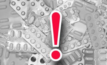 Policajti varujú pred opiátmi. V Bratislave po ich užití zomrel 21-ročný muž. Návykové látky ponúkal aj na Nivách