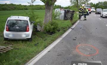 Hrozivá nehoda v Chorvátskom Grobe. Dodávka prešla do protismeru, pri čelnej zrážke sa zranila vodička