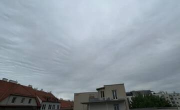 More z oblakov sa dnes objavilo nad Bratislavou. Zaujímavý úkaz doteraz nemá vysvetlenie