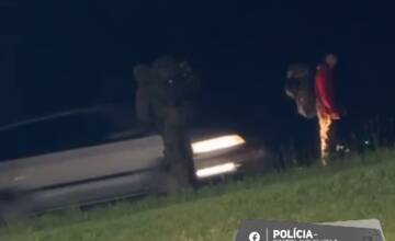 Poľský turista pri Stupave tancoval na ceste. Po zrážke s autom skončil v nemocnici