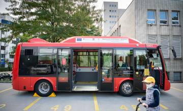 Drzosť tínedžerov Petržalčanov rozdeľuje. Toto robili v autobuse 