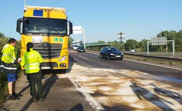 Pokazený kamión pri moste Lanfranconi, zdržanie 90 minút. Ranná doprava v Bratislave