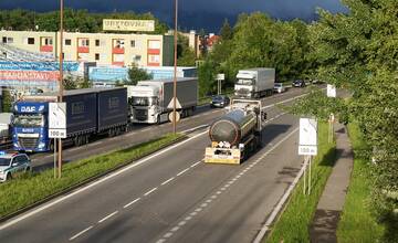 Rannú dopravu v hlavnom meste komplikuje nehoda vo Vajnoroch a polhodinová kolóna na Račianskej