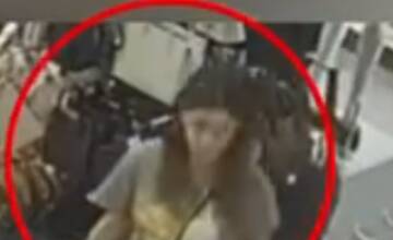 VIDEO: Okradla ju počas nakupovania na Kamennom námestí. Polícia žiada verejnosť o pomoc