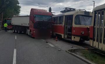 Na Račianskej nepremávajú električky. Nehoda na Mladej Garde zablokovala dopravu smerom na Raču