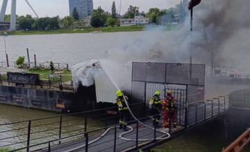 Legendárny podnik na Dunaji zachvátil požiar! Na mieste je mnoho hasišov