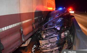 Nehoda za 150-tisíc eur na D1 do Bratislavy. Vodič kamióna narazil do údržbového vozidla NDS a osobného auta