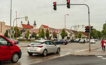 Nehody a kolóny. Štvrtok na bratislavských cestách