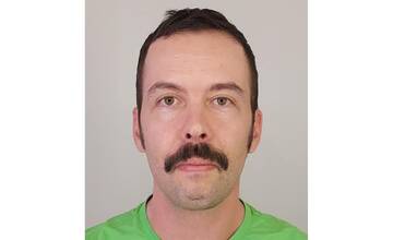 Polícia pátra po nezvestnom 38-ročnom Dušanovi z okresu Bratislava II. Má jazvu na čele a brade