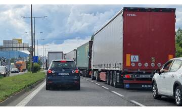 Kolóny a zdržania. Piatková ranná doprava v Bratislave