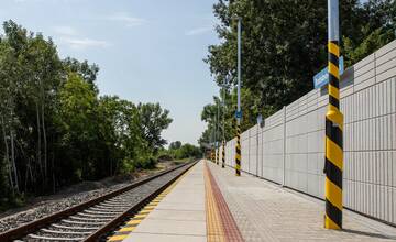 Vo Vrakuni otvorili prestupný terminál zo železnice na MHD. Chýba spojenie na Ráztočnú ulicu, sťažujú sa obyvatelia