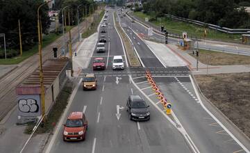 Na diaľnici D2 sa zrazili dve osobné autá, vzniká tam kolóna. Ranná doprava v Bratislave