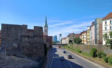 Nehoda na výjazde z D1 na Gagarinovu a kolóna na starej seneckej ceste. Ranná doprava v Bratislave