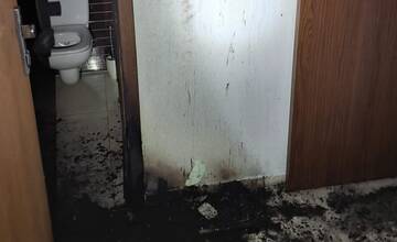 Na Hrobákovej v Petržalke horel ráno byt. Majiteľke vznikla škoda za desiatky tisíc eur, previezli ju do nemocnice