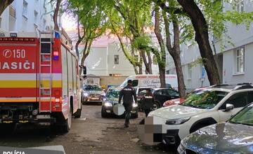 FOTO: Rušné poludnie v Bratislave. V Starom Meste horelo zaparkované auto