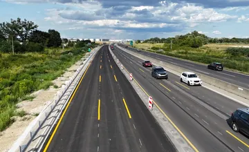 Na D1 v smere do Bratislavy sa zrazilo 5 áut. Komplikovaná situácia je aj na nábreží