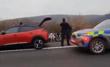 AKTUALIZOVANÉ: Obmedzená premávka na D2. Práve skončila policajná naháňačka, zadržali viacero osôb