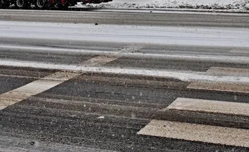 Bratislavu potrápi výstraha pred poľadovicou. Cesty sú zjazdné, klzké cesty si však pýtajú zvýšenú pozornosť