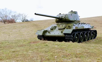MIMORIADNE: Vo vojenskom ústave na Záhorí vybuchol tank. Dvaja ľudia sú zranení, minister obrany Kaliňák reaguje