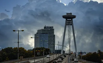 Bratislavu cez víkend potrápi silný vietor, meteorológovia vydali výstrahy, dávajte si pozor na padajúce stromy