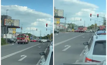 VIDEO: Hasiči na križovatke v Biskupiciach neverili vlastným očiam, vodič do nich v rýchlosti nabúral priamo v strede