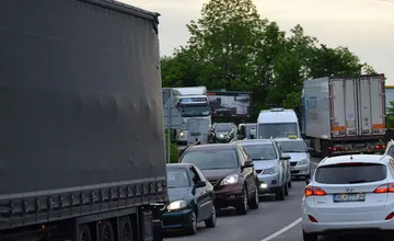 Na vjazde do Bratislavy sa v kolóne zdržíte pol hodinu, rátajte aj s dopravným obmedzením