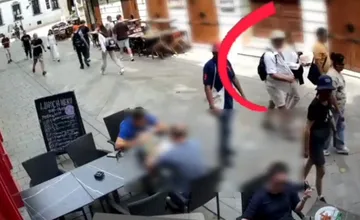 VIDEO: Mladí Chorváti sa snažili kradnúť v centre Bratislavy, zadržali ich policajti v civile, tí o nich nemali ani páru