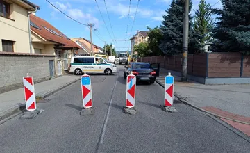 Vodiči, tomu úseku sa vyhnite. Križovatka Rádiová - Benšelova v Bratislave je momentálne neprejazdná