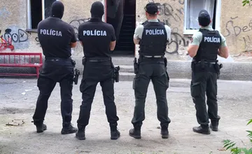 Na Slovensku od skorého rána prebieha rozsiahla akcia FUNERAL, zadržali už aj niekoľko osôb