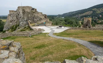 Cyrilo-metodské oslavy uzavrú Hrade Devín na 8 dní, tvrdí poslankyňa SaS.  Štát za ne zaplatí 750-tisíc eur