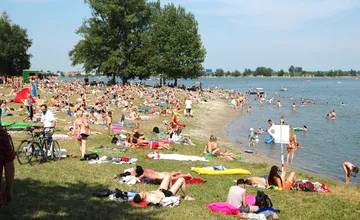 Chcete sa ísť okúpať na Zlaté piesky, ale bez poplatku? Obyvatelia Ivanky pri Dunaji radia ako na to