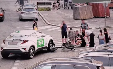 Mimoriadna nehoda na zrekonštruovanej Dunajskej. Taxikár Boltu zrazil cyklistu