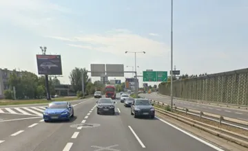 VIDEO: Polonahý výtržník s rozbitou fľašou ohrozoval premávku na bratislavskej D1, uhýbali sa vodiči aj polícia