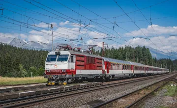 Rýchlik na trati Púchov - Bratislava nabral meškanie. Na miesto smerovali záchranári, čo sa tam stalo?