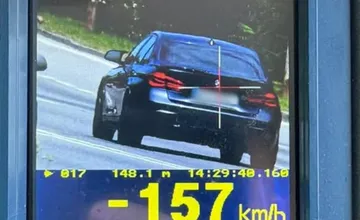 Šofér BMW si pomýlil Dolnozemskú cestu s diaľnicou, muži zákona mu tu namerali 160 km/h