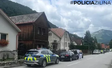 Dráma na Liptove: Muž napadol kňaza a zamkol sa v dome. Zasahujú kukláči aj vyjednávači