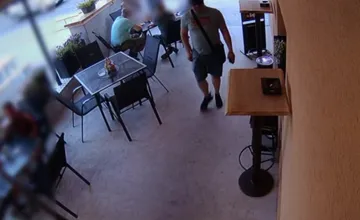 VIDEO: Z reštauračného menu mu najviac zachutila peňaženka! Polícia pátra po zlodejovi z Malaciek