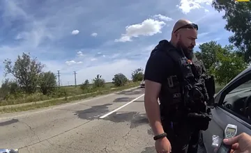 VIDEO: Senecký vodič si stihol dať pred odjazdom štamperlík. Nafúkal viac ako dve promile, prezradil ho blinker