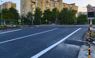 Koniec nočného trúbenia vlakov? Železničné priecestie v Ružinove je konečne otvorené, no má to háčik