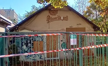 FOTO:  Petržalka zbúrala bývalé pohostinstvo v areáli ZŠ Pankúchova, v 80. rokoch v ňom bol školský sklad